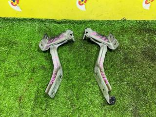 Петля капота NISSAN NOTE E12 HR12DE 654013VA1A 2 ракурс