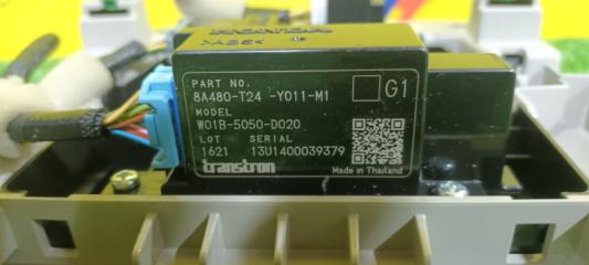 Плафон передний HONDA VEZEL RV6 LEC 34440-3M0-J01ZB 4 ракурс Плафон передний HONDA VEZEL RV6 LEC 34440-3M0-J01ZB 4 ракурс