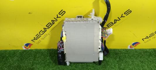 Блок предохранителей TOYOTA VITZ KSP130 1KR-FE 89221-52420 5 ракурс