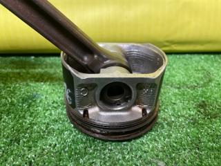 Поршень с шатуном NISSAN JUKE NF15 MR16DDT 2 ракурс