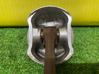 Поршень NISSAN SERENA C25 MR20DE 4 ракурс Поршень NISSAN SERENA C25 MR20DE 4 ракурс