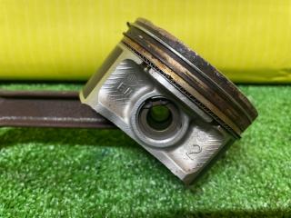 Поршень NISSAN SERENA C25 MR20DE 5 ракурс Поршень NISSAN SERENA C25 MR20DE 5 ракурс