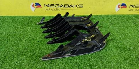 Заглушка бампера правая передняя TOYOTA VOXY ZRR80 52030-28050 5 ракурс