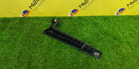 Уголок жабо правый TOYOTA RACTIS NCP125 53868-52050 2 ракурс