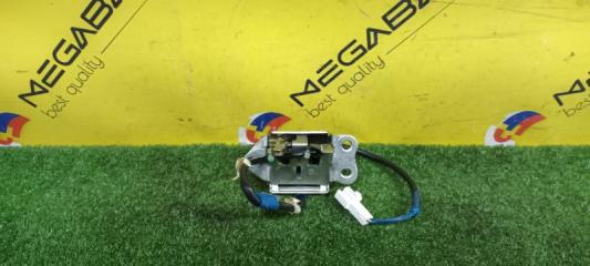 Замок 5-й двери TOYOTA VITZ NCP15 2NZ-FE 6935052170 2 ракурс