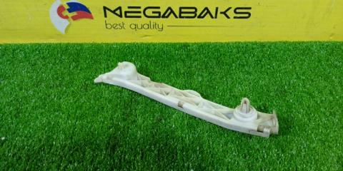 Крепление бампера левое переднее TOYOTA ISIS ANM15 1AZ-FSE 52116-44050 2 ракурс