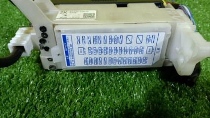 Блок предохранителей TOYOTA VITZ KSP130 1KR-FE 8273052K20 2 ракурс