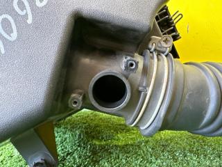 Корпус воздушного фильтра TOYOTA AVENSIS ZRT272 3ZR-FAE 177050T051 5 ракурс Корпус воздушного фильтра TOYOTA AVENSIS ZRT272 3ZR-FAE 177050T051 5 ракурс