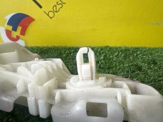 Крепление бампера левое переднее TOYOTA BELTA SCP92 5253652141 3 ракурс