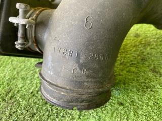 Патрубок воздушного фильтра TOYOTA ISIS ANM15 1AZ-FSE 1788128060 5 ракурс