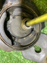 Подушка двигателя правая передняя NISSAN PRESAGE HU30 VQ30DE 112102Y005 4 ракурс