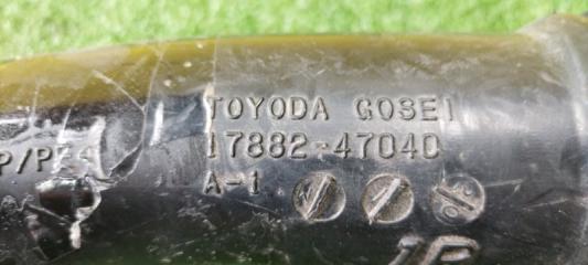 Патрубок воздушного фильтра TOYOTA VITZ NSP130 1NR-FKE 1788247040 3 ракурс