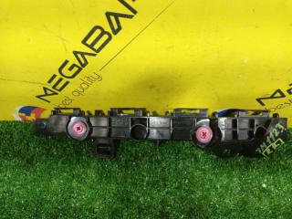 Крепление бампера правое заднее TOYOTA YARIS MXPA10 M15A 52575K0010 2 ракурс