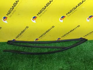 Уплотнительная резинка на стекло двери правая передняя SUBARU FORESTER SHJ 63527SC000 2 ракурс