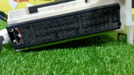 Блок предохранителей TOYOTA C-HR ZYX11 2ZR-FXE 8273010021 3 ракурс