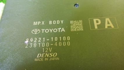 Блок предохранителей TOYOTA C-HR ZYX11 2ZR-FXE 8273010021 4 ракурс