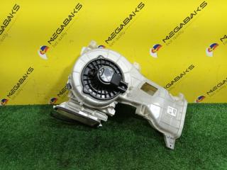 Мотор печки ISUZU ELF NJS85 4JJ1 1 ракурс Мотор печки ISUZU ELF NJS85 4JJ1 1 ракурс