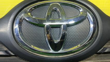 Решетка радиатора TOYOTA DYNA XZU720 N04C-UP 5311137A20 2 ракурс