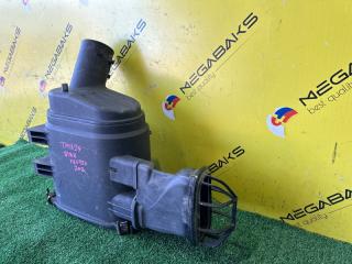 Корпус воздушного фильтра TOYOTA DYNA XZU720 N04C-UP 1770078560 4 ракурс Корпус воздушного фильтра TOYOTA DYNA XZU720 N04C-UP 1770078560 4 ракурс