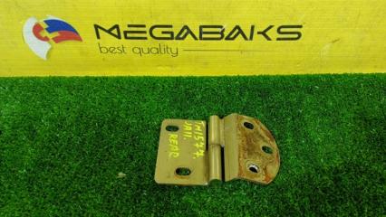 Петли 5-й двери SUZUKI JIMNY JA11 F6AT 69520-80111 1 ракурс