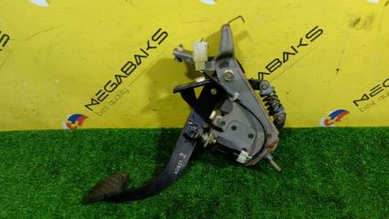 Педаль сцепления SUBARU IMPREZA WRX GDA EJ205 2 ракурс