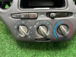 Блок управления климат-контролем TOYOTA VITZ NCP10 2NZ-FE 758281701D 2 ракурс