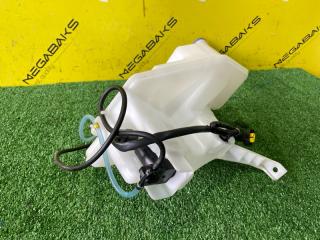 Бачок стеклоомывателя NISSAN LEAF ZE1 EM57 289105SK0A 5 ракурс Бачок стеклоомывателя NISSAN LEAF ZE1 EM57 289105SK0A 5 ракурс