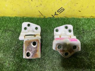 Петли 5-й двери SUZUKI JIMNY JB23W K6A-T 69510-81A01 2 ракурс
