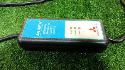 Зарядное устройство MITSUBISHI MINICAB MIEV U67V Y4F1 9499B157 2 ракурс Зарядное устройство MITSUBISHI MINICAB MIEV U67V Y4F1 9499B157 2 ракурс