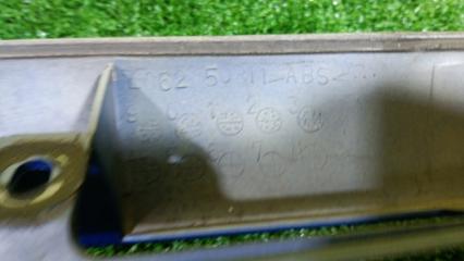 Накладка 5-й двери MAZDA MPV LW3W L3 LC6250811 4 ракурс