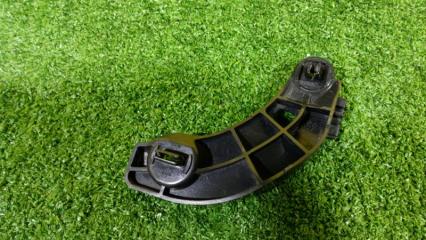 Крепление бампера правое заднее TOYOTA VOXY ZRR85 3ZR-FAE 7586228020 3 ракурс