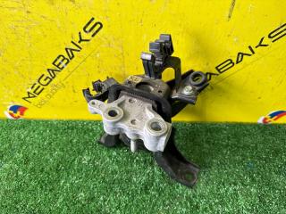 Подушка двигателя правая передняя TOYOTA AURIS ZWE186 2ZR-FXE 2 ракурс Подушка двигателя правая передняя TOYOTA AURIS ZWE186 2ZR-FXE 2 ракурс