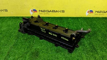 Клапанная крышка SUZUKI IGNIS FF21S K12C 3 ракурс Клапанная крышка SUZUKI IGNIS FF21S K12C 3 ракурс