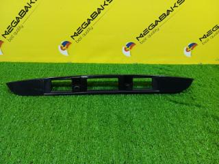 Накладка 5-й двери MAZDA DEMIO DY3W ZJ-VE D35050811 2 ракурс Накладка 5-й двери MAZDA DEMIO DY3W ZJ-VE D35050811 2 ракурс