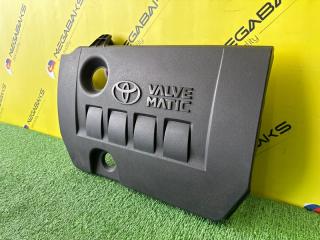 Крышка двс декоративная TOYOTA AVENSIS ZRT272 3ZR-FAE 1121237031 3 ракурс Крышка двс декоративная TOYOTA AVENSIS ZRT272 3ZR-FAE 1121237031 3 ракурс