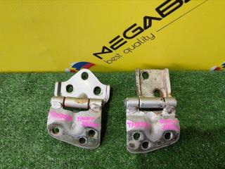 Петли 5-й двери SUZUKI JIMNY JB23W K6A-T 69510-81A01 2 ракурс