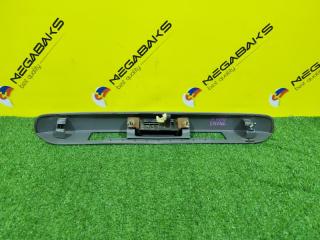 Накладка 5-й двери MAZDA BONGO SK82M F8 S41A50811 3 ракурс
