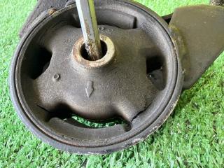 Подушка двигателя задняя TOYOTA COROLLA CE107 3C-E 1237164210 4 ракурс Подушка двигателя задняя TOYOTA COROLLA CE107 3C-E 1237164210 4 ракурс