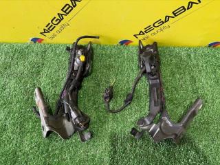 Петля капота VOLVO V40 MZ63 B5204T9 31385071 2 ракурс