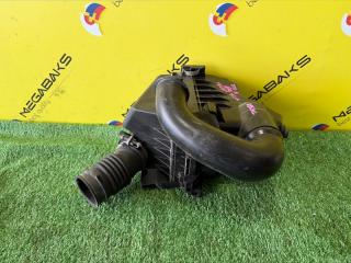 Корпус воздушного фильтра TOYOTA VITZ NSP130 1NR-FKE 17705-47130 3 ракурс