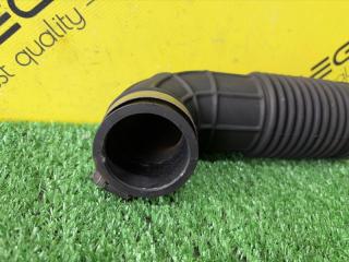 Патрубок воздушного фильтра SUZUKI JIMNY JB23W K6A-T 13881-83A00 3 ракурс