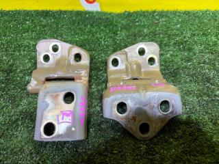 Петли 5-й двери SUZUKI JIMNY JB23W K6A-T 69510-81A01 2 ракурс