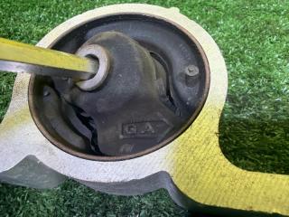 Подушка двигателя передняя NISSAN AD VY11 QG13DE 112704M400 3 ракурс