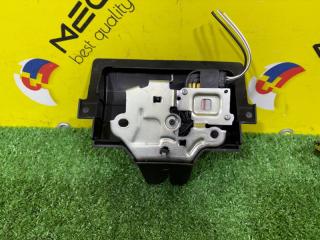 Замок багажника TOYOTA SAI AZK10 5 ракурс