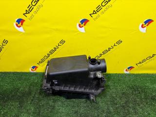 Корпус воздушного фильтра TOYOTA AVENSIS AZT250 1AZ-FSE 177050D041 1 ракурс Корпус воздушного фильтра TOYOTA AVENSIS AZT250 1AZ-FSE 177050D041 1 ракурс