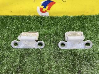 Петли 5-й двери TOYOTA COROLLA FIELDER ZRE144 2ZR-FE 6881021050 3 ракурс