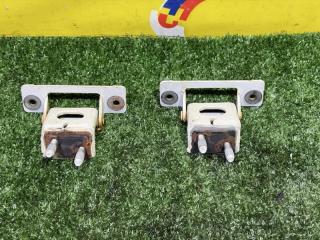 Петли 5-й двери HONDA FIT GD1 L13A 68210SAA000ZZ 2 ракурс
