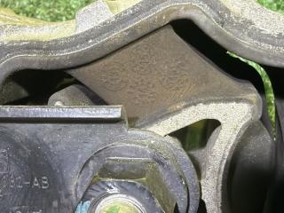 Подушка двигателя задняя VOLVO XC60 DZ D4204T14 F7021101 3 ракурс Подушка двигателя задняя VOLVO XC60 DZ D4204T14 F7021101 3 ракурс