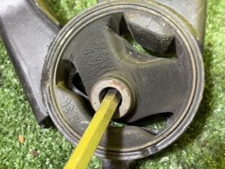 Подушка двигателя задняя TOYOTA COROLLA AXIO NZE141 1NZ-FE 1237121250 5 ракурс