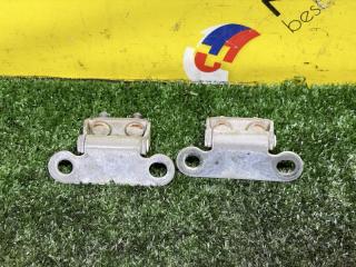 Петли 5-й двери TOYOTA IST NCP110 1NZ-FE 6881052100 3 ракурс